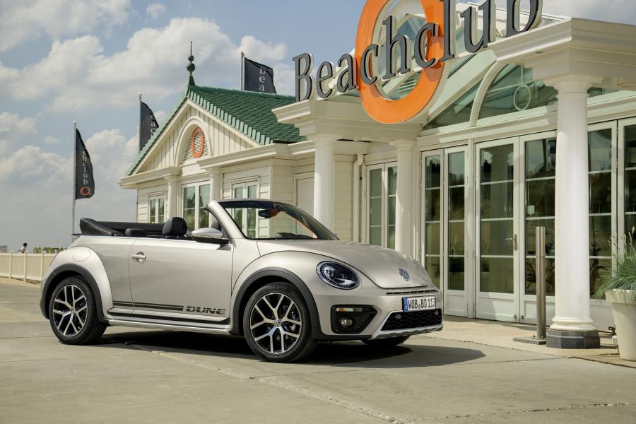  Volkswagen Beetle Dune Convertible 2016 года  (фото 23 из 32)